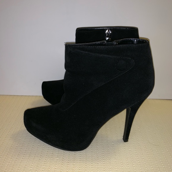 Qupid Shoes - Qupid black heel ankle booties. Size: 8